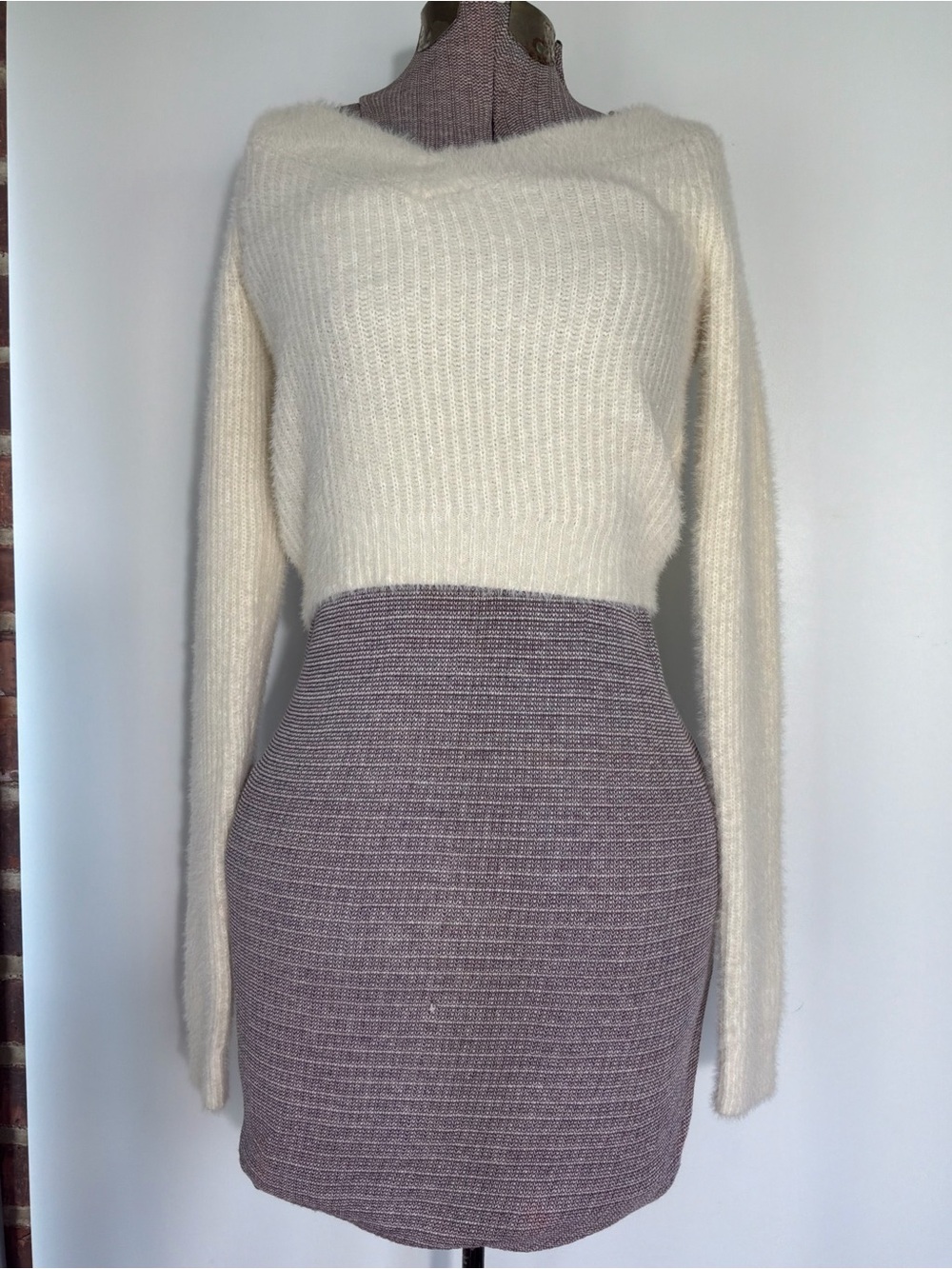American Eagle Double V-Neck Cropped Fuzzy Sweater Size Small NWT !!